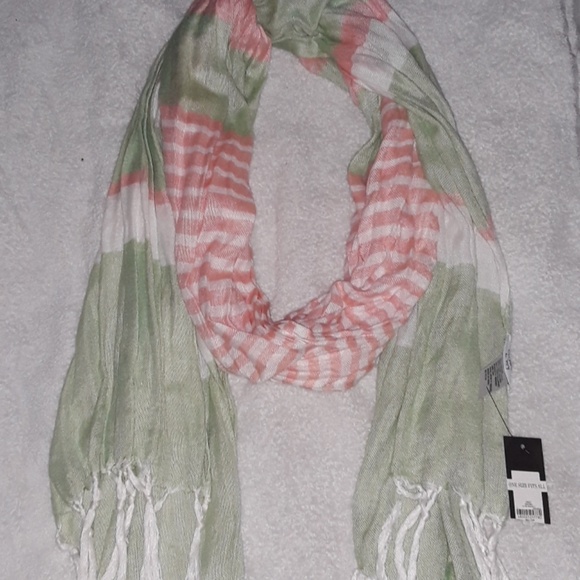 crown & ivy Accessories - Scarf